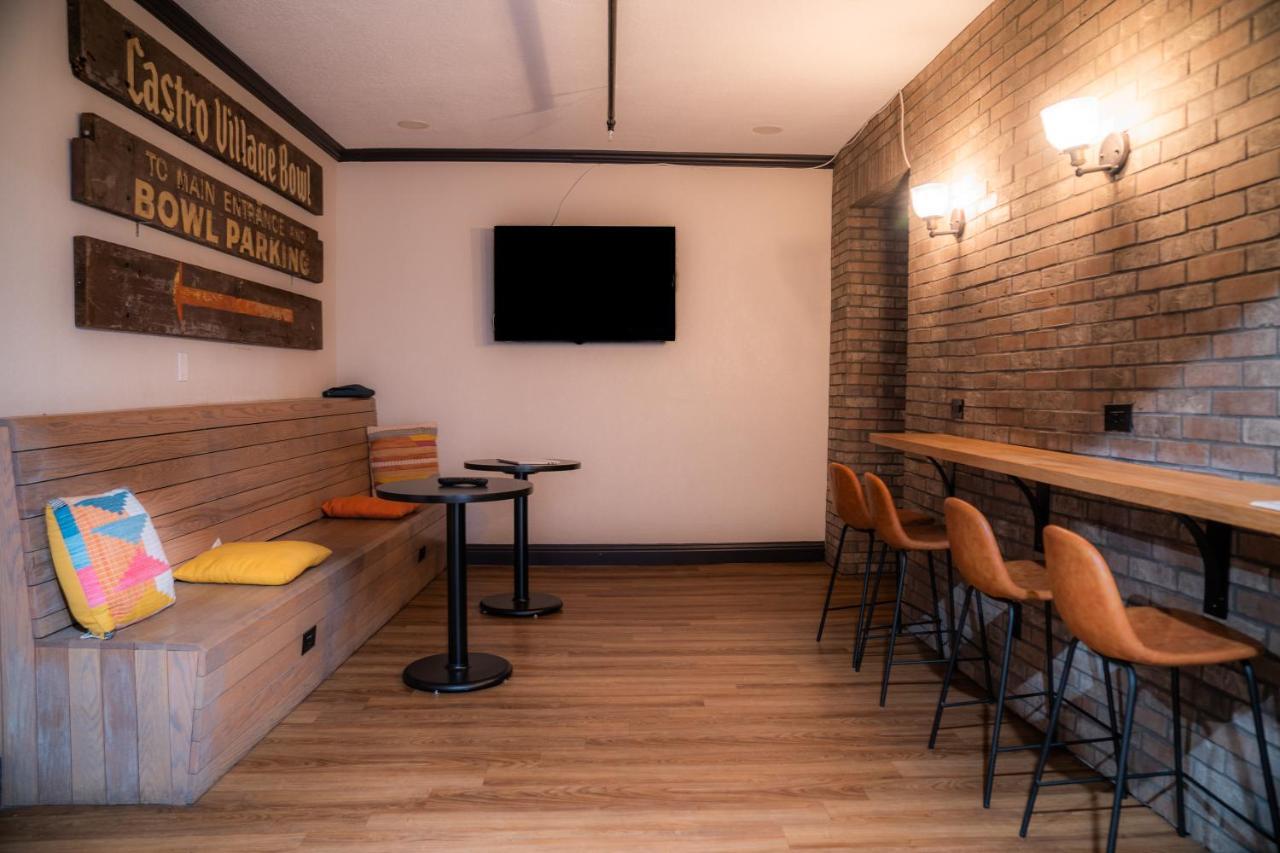Hostal Amsterdam *